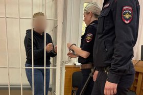 Подозреваемая в зале суда. Фото пресс-службы СУ СК России по Иркутской области