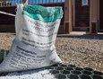 Для обустройства парковки отлично подойдет мраморная крошка бренда «Базис» от производителя материалов для благоустройства и ландшафтного дизайна компании «Водолов».