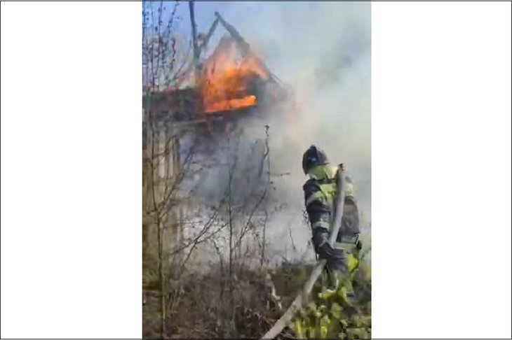 Пожар. Скриншот видео пресс-службы ГУ МЧС России по Иркутской области