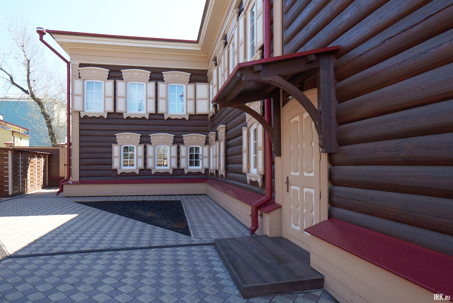 Качественные материалы, позволяют подобрать систему водоотвода для любого архитектурного решения, для любого назначения здания (как торговый центр, так и жилой дом, как многоквартирный дом, так и коттедж).