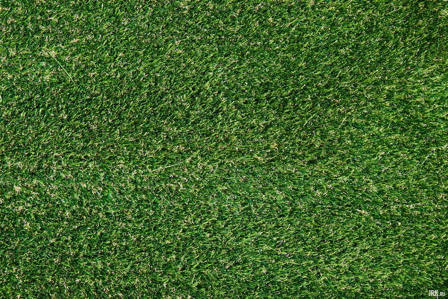 Текстура отдельных образцов полностью имитирует естественное травяное покрытие, а вкрапление сухих ворсинок добавляет естественности.