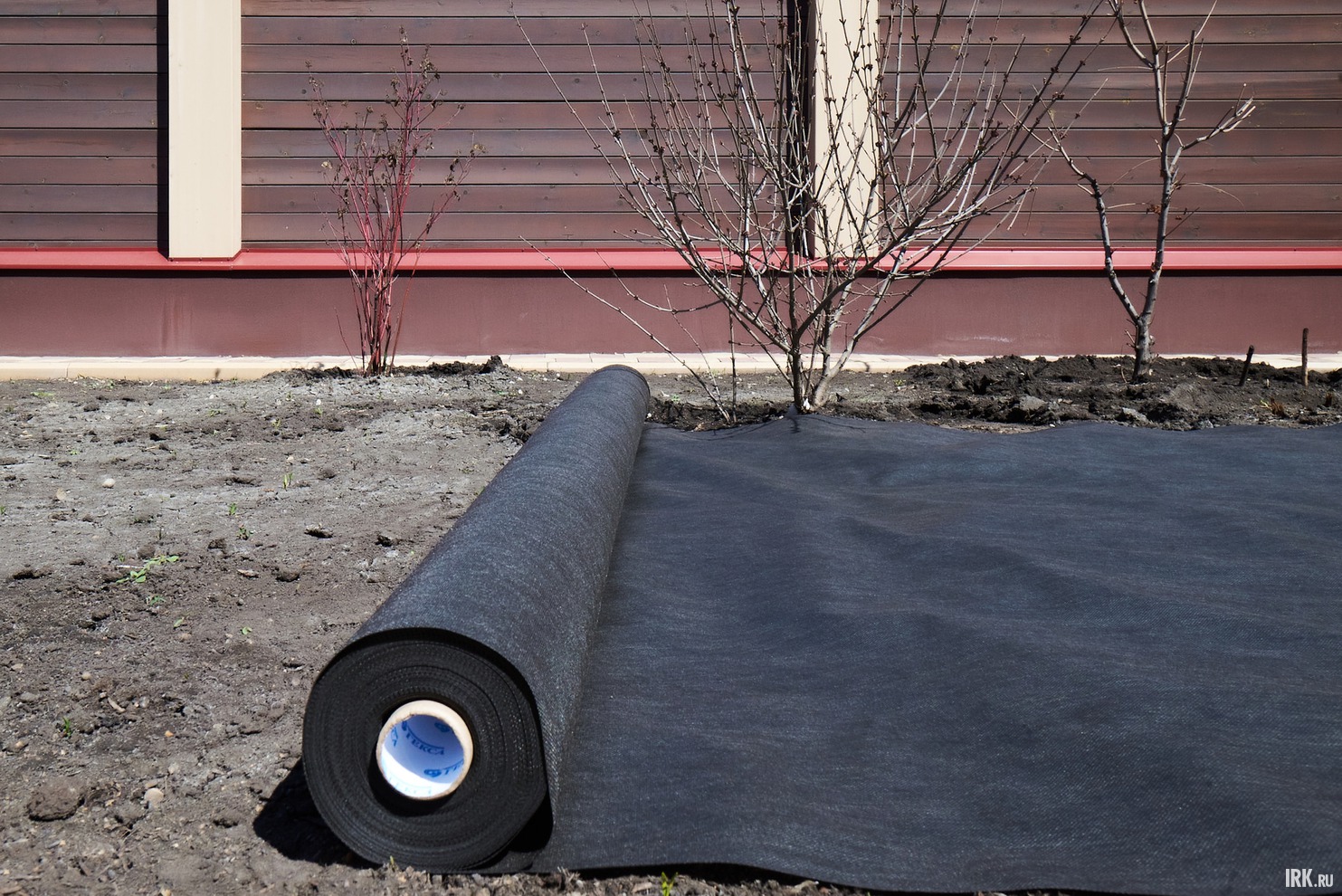 Геотекстиль - это высокопрочное тканое полотно, изготовленное из полипропиленовых нитей по специальной технологии.