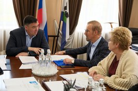 Установку мемориала обсудили на совещании. Фото пресс-службы мэрии Иркутска