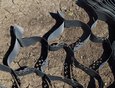 Георешетку применяют для укрепления склонов, насыпей, искусственных водоемов, предотвращения эрозии грунта, защиты береговых линий, террасирования участков и благоустройства территорий.