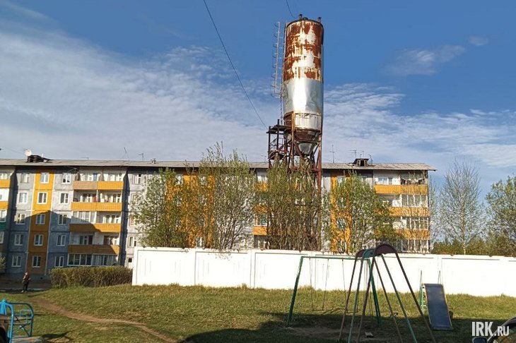 Протекающая водонапорная башня в селе Алгатуй. Фото предоставили местные жители