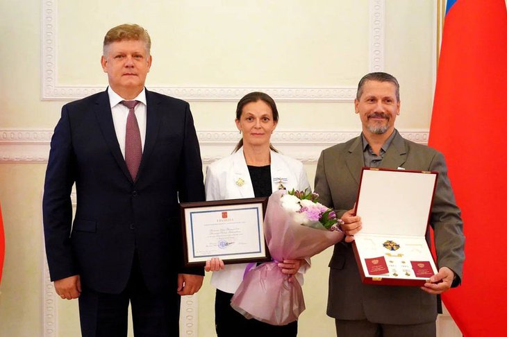Полпред и многодетная семья. Фото пресс-службы правительства Иркутской области
