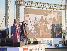 На бульваре Гагарина праздничная программа завершилась выступлением московской фолк-рок группы «Тёрн».