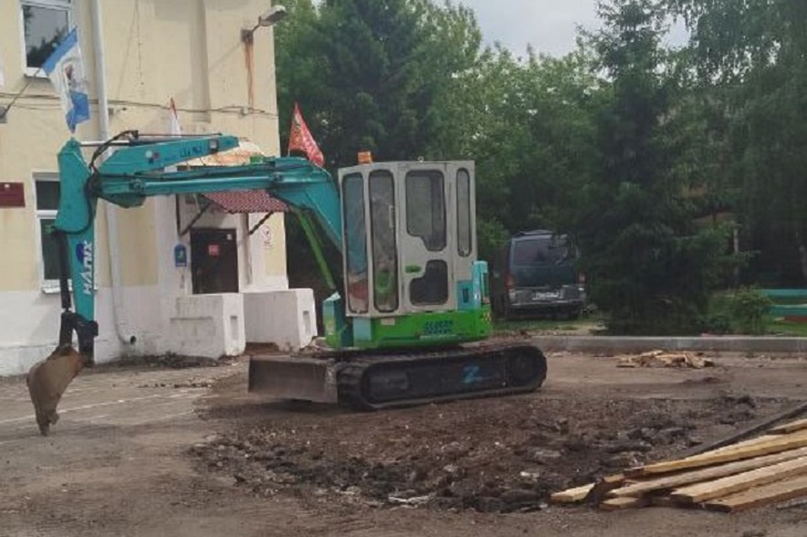 Благоустройство территории около детского сада. Фото пресс-службы администрации Иркутска