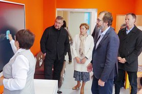Мэр Черемхово Вадим Семенов, спикер Заксобрания  Александр Ведерников, глава комитета по строительству и дорожному хозяйству Виктор Побойкин на выезде. Фото IRK.ru