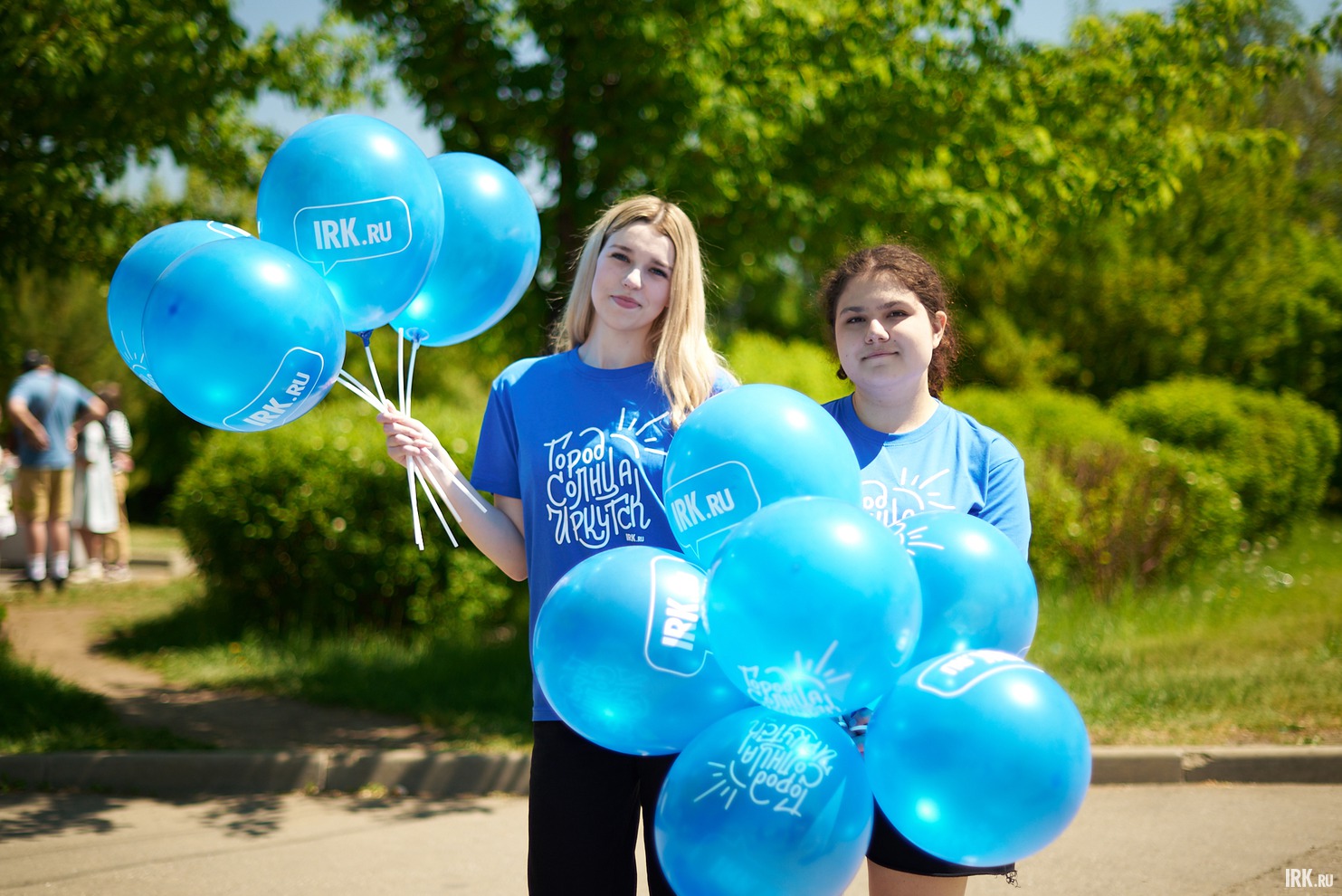 И, конечно, всем желающим раздавали воздушные шары.