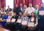 Вручение сертификатов. Фото IRK.ru
