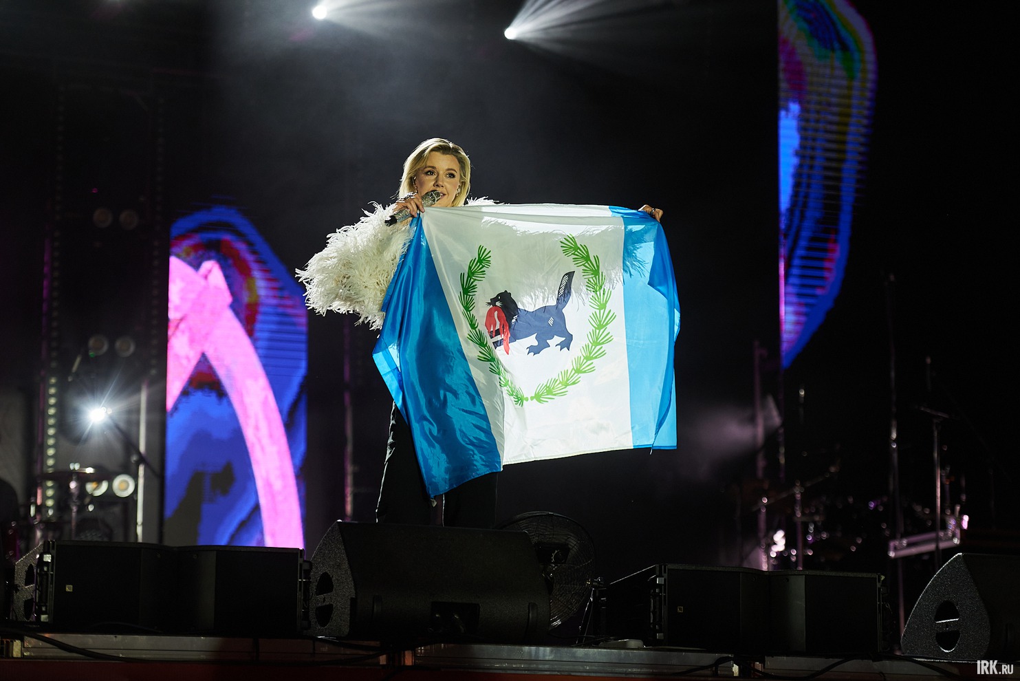 Юлианна поздравила иркутян с 364-летием родного города и пожелала, чтобы всё загаданное в этот вечер обязательно сбылось.