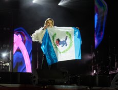 Юлианна поздравила иркутян с 364-летием родного города и пожелала, чтобы всё загаданное в этот вечер обязательно сбылось.