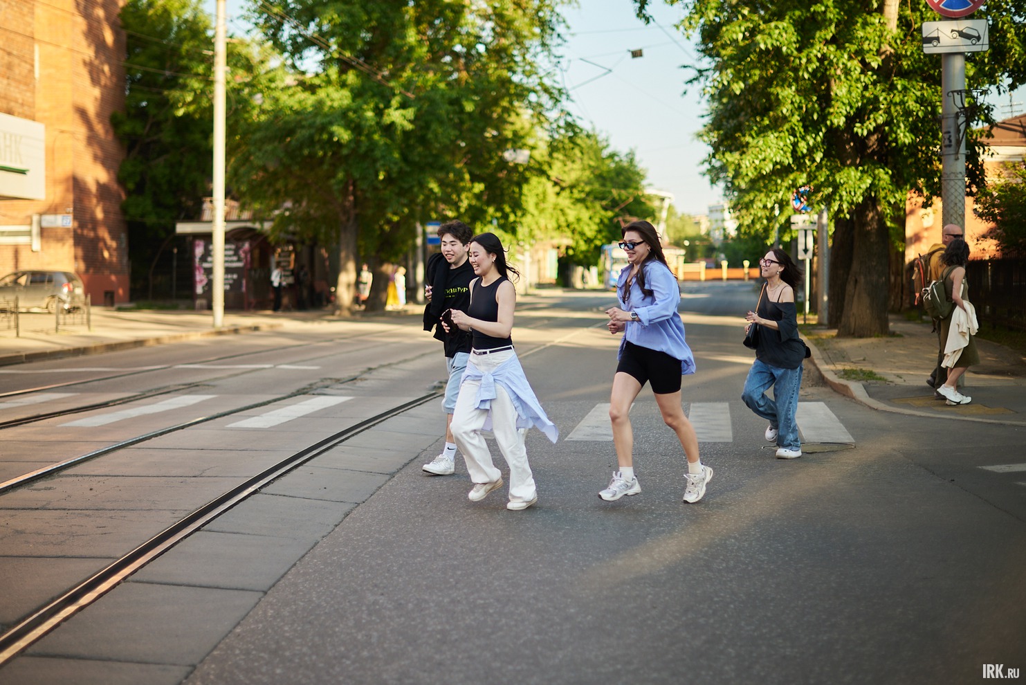 Вечером иркутяне спешили на площадь графа Сперанского на вечерний концерт.