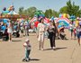Там можно было любоваться праздничным городом с колеса обозрения, покататься на аттракционах или принять участие в большой развлекательной программе для детей.