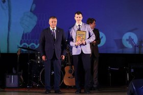 Награждение медиков. Фото пресс-службы правительства Иркутской области