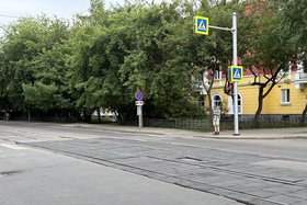 Сейчас на Степана Разина дорожных ограждений практически нет. Фото IRK.ru