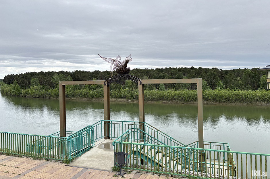 Кованая птица на набережной. Фото IRK.ru