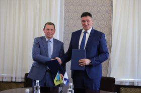 Глава Улан-Удэ Игорь Шутенков и мэр Иркутска Руслан Болотов. Фото пресс-службы администрации областного центра