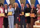 Врачи с заместителем председателя Правительства РФ Татьяной Голиковой. Фото пресс-службы правительства Иркутской области