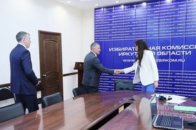 Игорь Кобзев подал документы в облизбирком на выдвижение в губернаторы