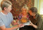 Долгожительница. Фото из телеграм-канала губернатора Игоря Кобзева