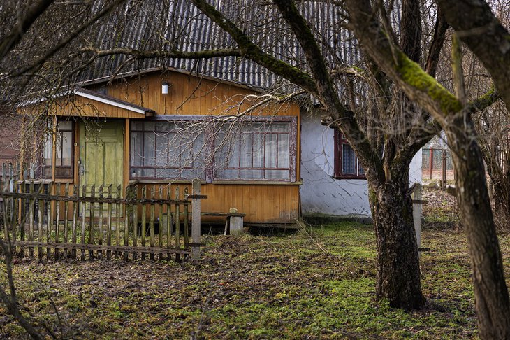 Заброшенный дом. Фото пользователя freepik с сайта freepik.com*