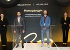 Гендиректор ПАО «ВымпелКом» Сергей Анохин и основатель red_mad_robot Алексей Макин. Фото ПАО «ВымпелКом»
