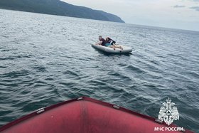 Туристы отправились плавать на матрасе в открытом водоеме. Фото пресс-службы БПСО