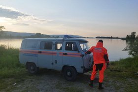 Поиск утонувшего. Фото из телеграм-канала пожарно-спасательной службы Иркутской области