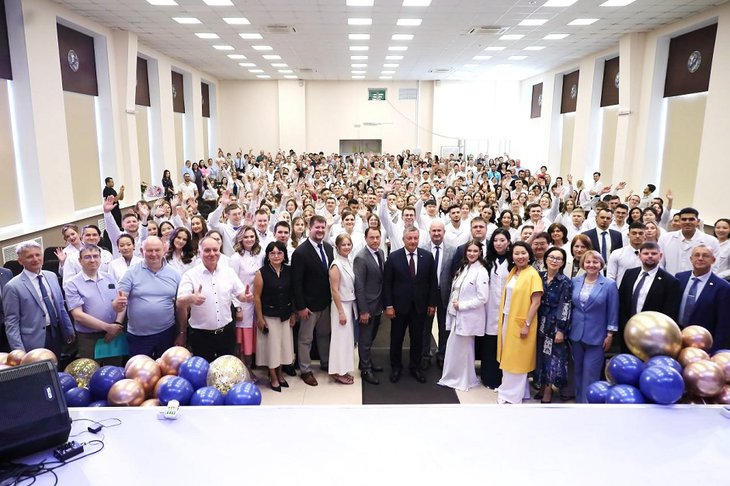 Выпускники ИГМУ. Фото пресс-службы правительства Иркутской области