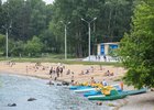 Люди отдыхают на пляже Якоби. Фото из архива IRK.ru
