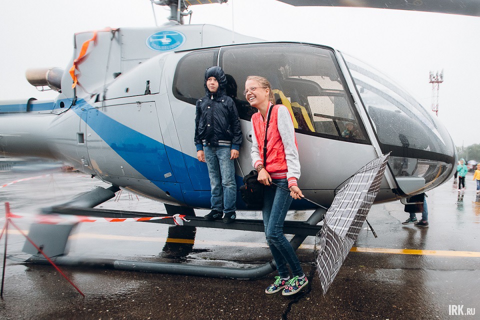 День воздушного флота в аэропорту Иркутска традиционно привлекает множество иркутян в любую погоду.