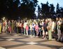 Несмотря на поздний час (мероприятие началось в 22:30), на площади у мемориала собралось около двух тысяч иркутян.