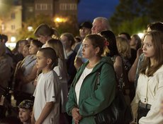 Акция «Лучи Победы» ежегодно проходит 24 июня в городах-героях, городах воинской славы и в тех городах, которые, как и Иркутск, носят почётное звание «Город трудовой доблести».