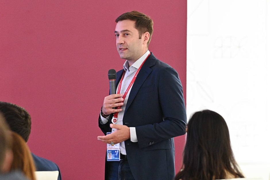 Александр Деев