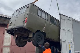 Погрузка автомобилей. Скриншот видео Игоря Кобзева