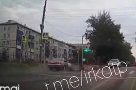 Момент аварии. Скриншот видео из группы «ДТП 38RUS Иркутск» ВКонтакте