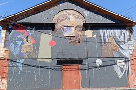Мурал, который создают на стене здания в Иркутске. Фото IRK.ru