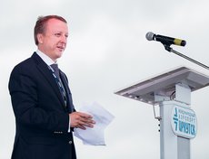 Владимир Никифоров, новый генеральный директор ОАО «Международный Аэропорт Иркутск», произнес приветственное слово.
