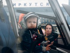 Даже самые маленькие иркутяне смогли посидеть за штурвалом настоящих самолетов и вертолетов.