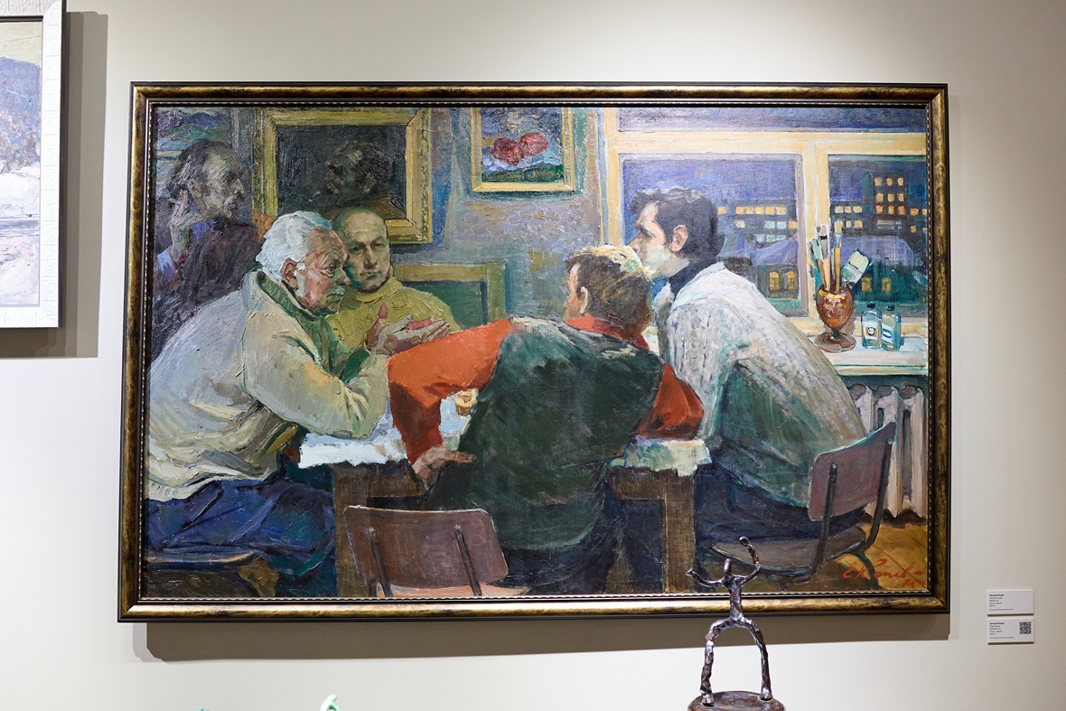 В экспозиции можно увидеть работы молодых современных авторов, чьи выставки когда-то проходили в галерее, а также произведения признанных художников из Иркутской области, Бурятии и Якутии.