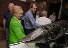 Депутат Галина Кудревцева и спикер Александр Ведерников в интерактивном музее
