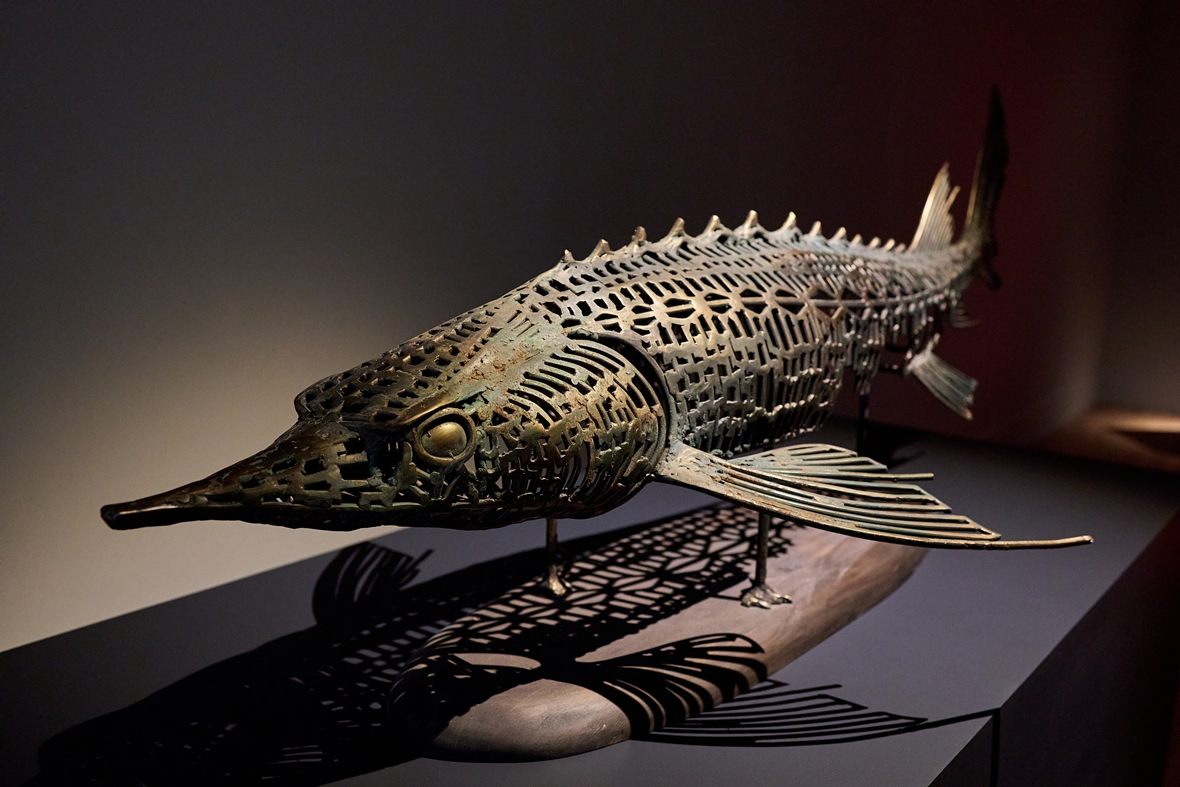 Он обращается к теме чтимых животных: грозного Быка Холода, несущего на Землю зиму; Коня – верного друга и помощника человека; древнего величественного Осетра.