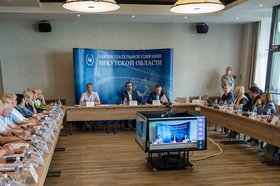 Заседание в Листвянке. Фото Татьяны Глюк