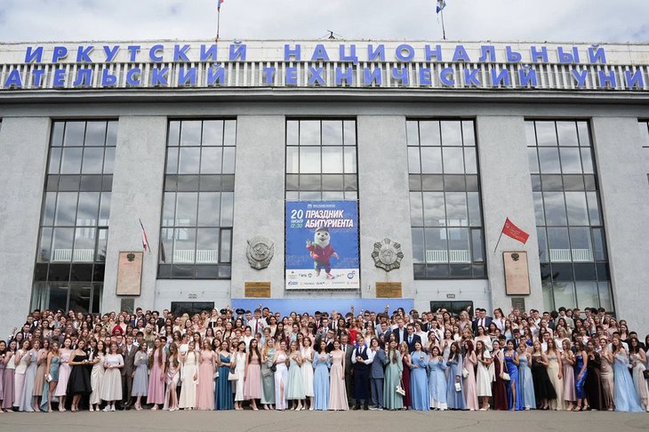 Выпускники. Фото пресс-службы правительства Иркутской области