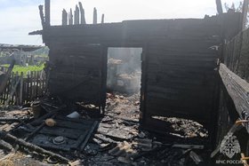 Сгоревшая постройка. Фото пресс-службы ГУ МЧС России по Иркутской области