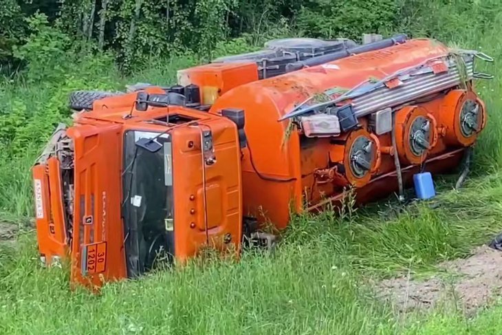 Бензовоз. Скриншот видео Госавтоинспекции региона