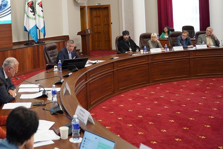 Общественный совет по реализации региональной программы «Герои Приангарья». Фото пресс-службы правительства Иркутской области