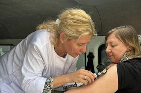 Осмотр у врача. Фото пресс-службы правительства Иркутской области